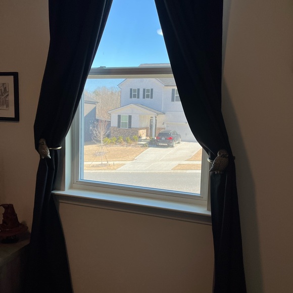 Black curtains - Picture 1 of 1